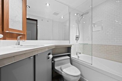 Photo 6 at 210 - 2450 Cornwall Avenue, Kitsilano, Vancouver West