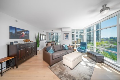 Photo 13 at 902 - 1199 Marinaside Crescent, Yaletown, Vancouver West