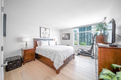 Photo 17 at 902 - 1199 Marinaside Crescent, Yaletown, Vancouver West