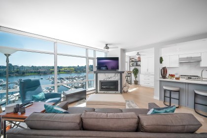 Photo 12 at 902 - 1199 Marinaside Crescent, Yaletown, Vancouver West