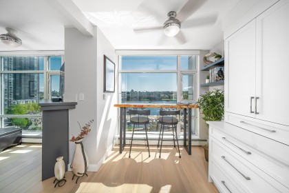 Photo 5 at 902 - 1199 Marinaside Crescent, Yaletown, Vancouver West