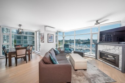 Photo 10 at 902 - 1199 Marinaside Crescent, Yaletown, Vancouver West