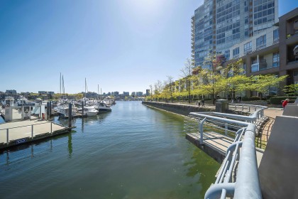 Photo 33 at 902 - 1199 Marinaside Crescent, Yaletown, Vancouver West