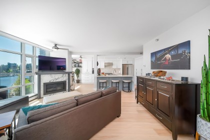 Photo 14 at 902 - 1199 Marinaside Crescent, Yaletown, Vancouver West