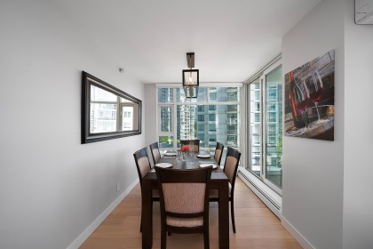 Photo 15 at 902 - 1199 Marinaside Crescent, Yaletown, Vancouver West
