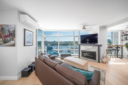 Photo 11 at 902 - 1199 Marinaside Crescent, Yaletown, Vancouver West