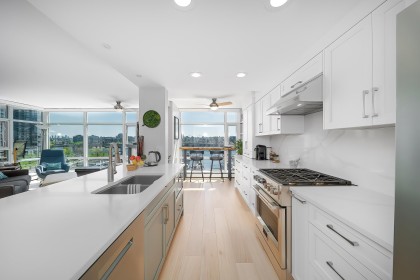 Photo 8 at 902 - 1199 Marinaside Crescent, Yaletown, Vancouver West