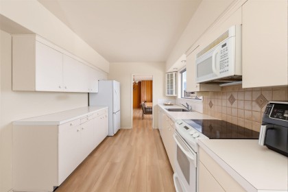 Photo 16 at 875 Eyremount Drive, British Properties, West Vancouver
