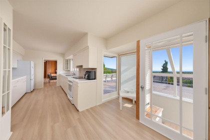 Photo 15 at 875 Eyremount Drive, British Properties, West Vancouver