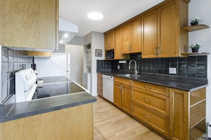 Photo 10 at 303 - 1610 Chesterfield Avenue, Central Lonsdale, North Vancouver