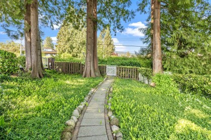 Photo 17 at 2560 Bellevue Avenue, Dundarave, West Vancouver
