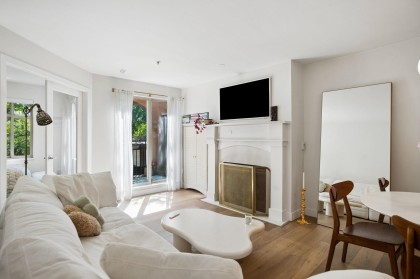Photo 3 at 15 - 3036 W 4th Avenue, Kitsilano, Vancouver West