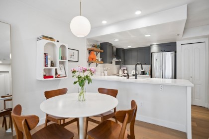 Photo 4 at 15 - 3036 W 4th Avenue, Kitsilano, Vancouver West