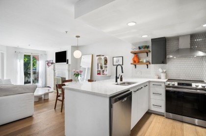 Photo 8 at 15 - 3036 W 4th Avenue, Kitsilano, Vancouver West