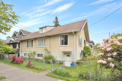Photo 2 at 2206 Musqueamview Street, Kitsilano, Vancouver West