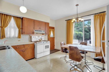Photo 3 at 2206 Musqueamview Street, Kitsilano, Vancouver West