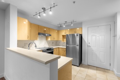 Photo 7 at 203 - 305 Lonsdale Avenue, Lower Lonsdale, North Vancouver