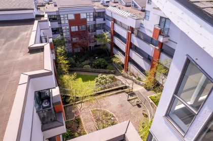 Photo 3 at 203 - 305 Lonsdale Avenue, Lower Lonsdale, North Vancouver