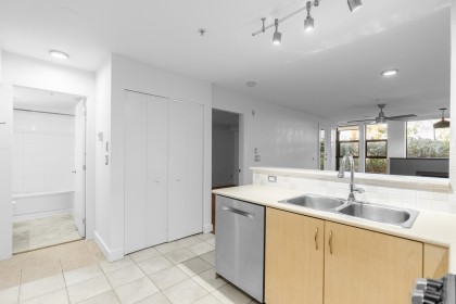 Photo 9 at 203 - 305 Lonsdale Avenue, Lower Lonsdale, North Vancouver