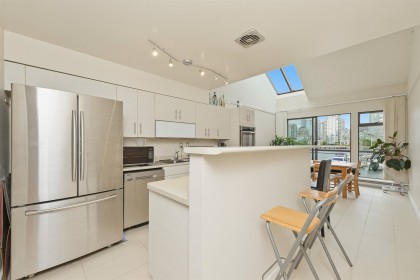 Photo 8 at 774 Millbank, False Creek, Vancouver West