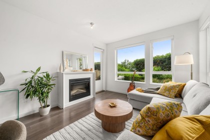Photo 1 at 101 - 717 Chesterfield Avenue, Central Lonsdale, North Vancouver