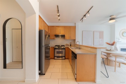 Photo 13 at 404 - 4883 Maclure Mews, Quilchena, Vancouver West