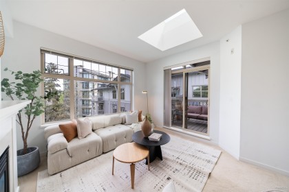 Photo 7 at 404 - 4883 Maclure Mews, Quilchena, Vancouver West