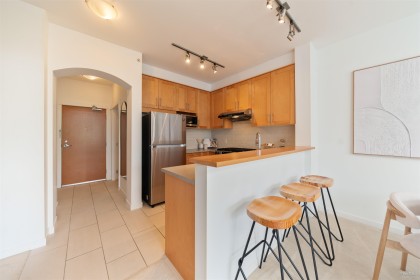 Photo 11 at 404 - 4883 Maclure Mews, Quilchena, Vancouver West