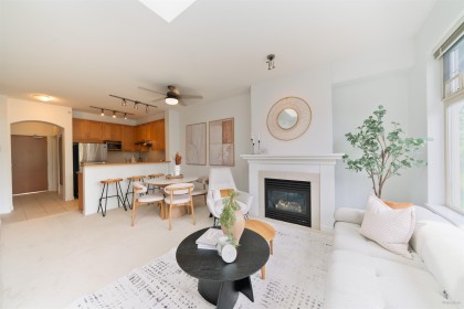 Photo 4 at 404 - 4883 Maclure Mews, Quilchena, Vancouver West