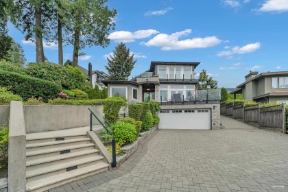 Photo 2 at 2567 Lawson Avenue, Dundarave, West Vancouver
