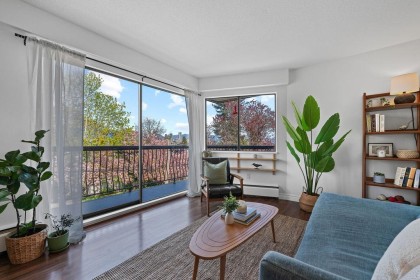 Photo 2 at 305 - 2330 Maple Street, Kitsilano, Vancouver West