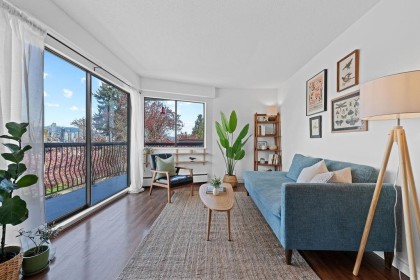Photo 7 at 305 - 2330 Maple Street, Kitsilano, Vancouver West