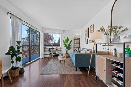 Photo 3 at 305 - 2330 Maple Street, Kitsilano, Vancouver West
