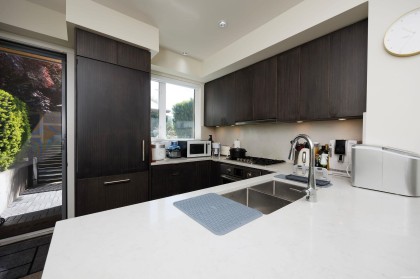Photo 7 at 5552 Oak Street, Cambie, Vancouver West
