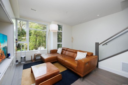 Photo 3 at 5552 Oak Street, Cambie, Vancouver West