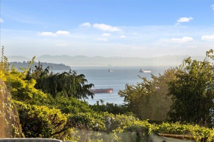 Photo 2 at 982 Braeside Street, Sentinel Hill, West Vancouver