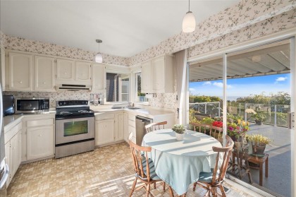 Photo 10 at 982 Braeside Street, Sentinel Hill, West Vancouver