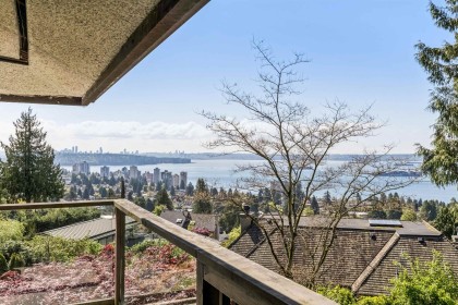 Photo 40 at 2440 Queens Avenue, Queens, West Vancouver