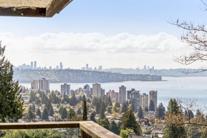 Photo 39 at 2440 Queens Avenue, Queens, West Vancouver