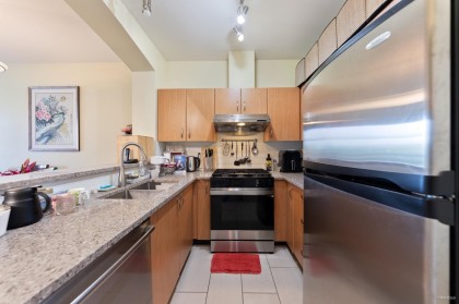 Photo 4 at 408 - 995 W 59th Avenue, South Cambie, Vancouver West
