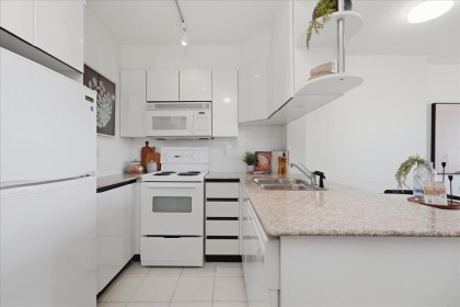 Photo 6 at 2409 - 1189 Howe Street, Downtown VW, Vancouver West