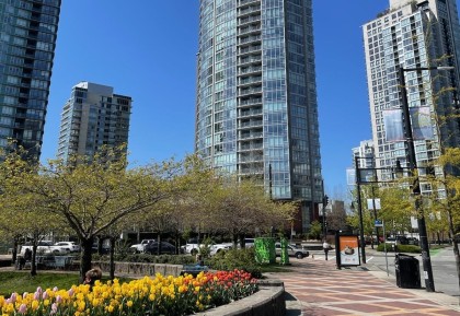 Photo 2 at 2002 - 1408 Strathmore Mews, Yaletown, Vancouver West
