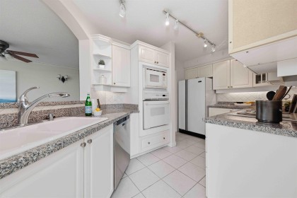 Photo 12 at 18D - 338 Taylor Way, Park Royal, West Vancouver