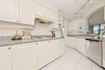 Photo 10 at 18D - 338 Taylor Way, Park Royal, West Vancouver