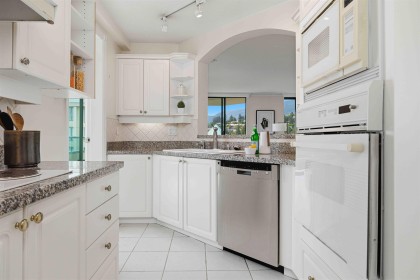 Photo 11 at 18D - 338 Taylor Way, Park Royal, West Vancouver