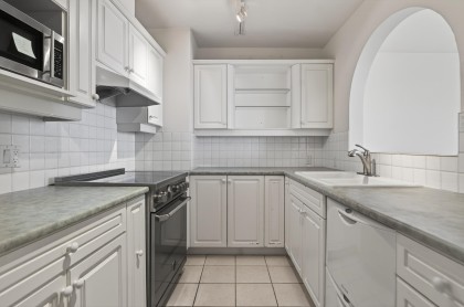 Photo 13 at 402 - 2135 Argyle Avenue, Dundarave, West Vancouver