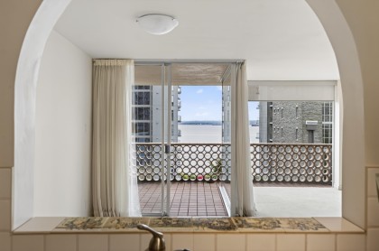 Photo 16 at 402 - 2135 Argyle Avenue, Dundarave, West Vancouver