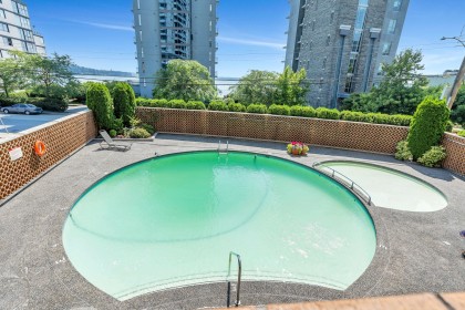 Photo 3 at 402 - 2135 Argyle Avenue, Dundarave, West Vancouver
