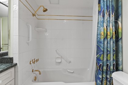 Photo 18 at 402 - 2135 Argyle Avenue, Dundarave, West Vancouver