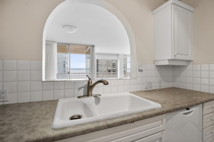 Photo 15 at 402 - 2135 Argyle Avenue, Dundarave, West Vancouver